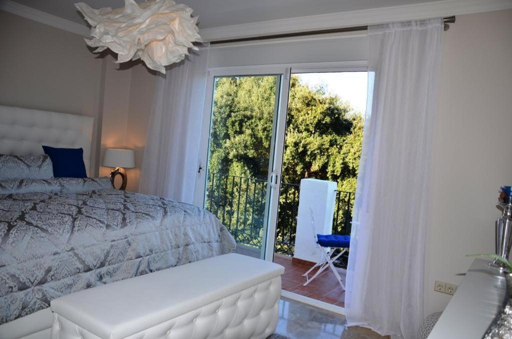 오옌 Penthouse Mit Privatem Jacuzzi In Marbella - La Mairena 아파트 외부 사진