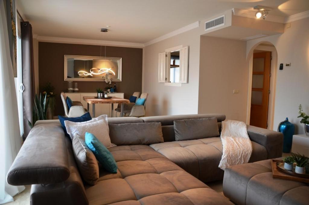 오옌 Penthouse Mit Privatem Jacuzzi In Marbella - La Mairena 아파트 외부 사진