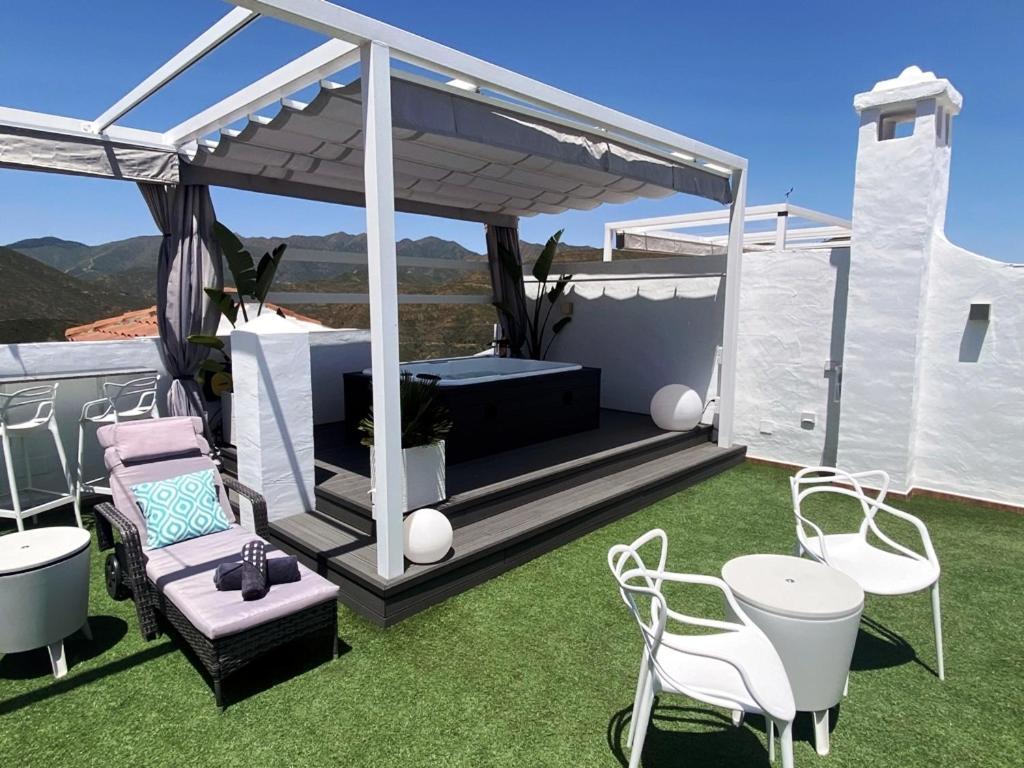 오옌 Penthouse Mit Privatem Jacuzzi In Marbella - La Mairena 아파트 외부 사진