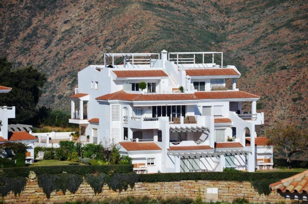 오옌 Penthouse Mit Privatem Jacuzzi In Marbella - La Mairena 아파트 외부 사진