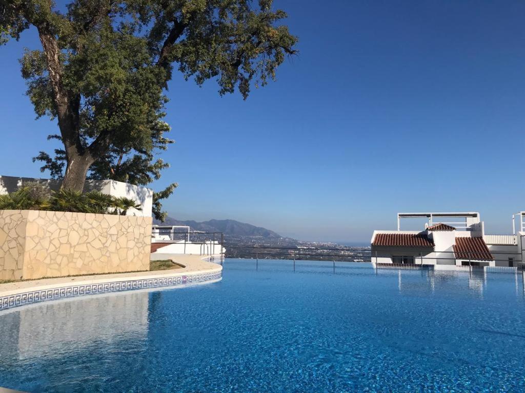 오옌 Penthouse Mit Privatem Jacuzzi In Marbella - La Mairena 아파트 외부 사진