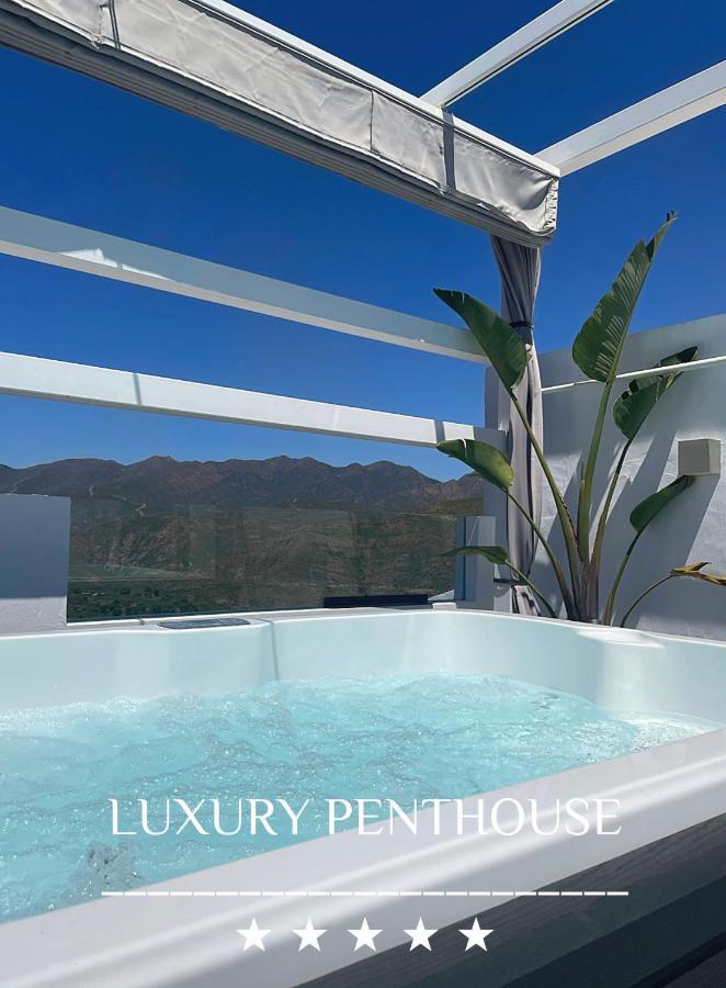 오옌 Penthouse Mit Privatem Jacuzzi In Marbella - La Mairena 아파트 외부 사진