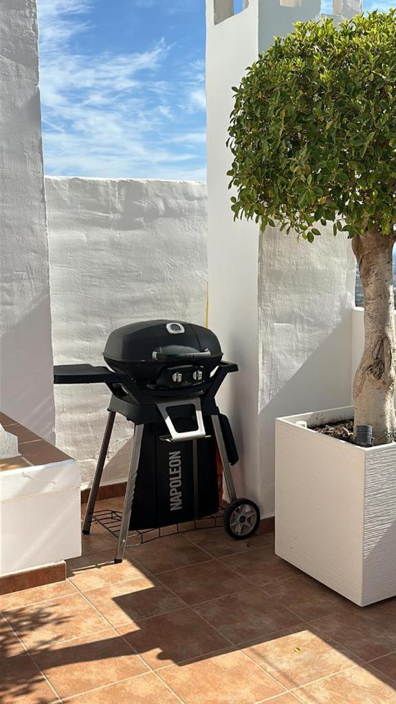오옌 Penthouse Mit Privatem Jacuzzi In Marbella - La Mairena 아파트 외부 사진